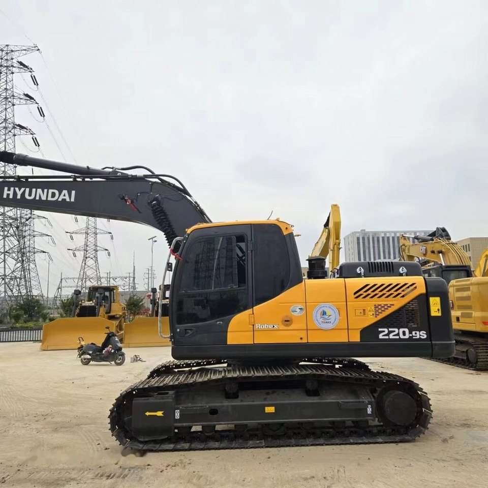 Hyundai R220-9S - Гусеничный экскаватор: фото 2 Hyundai R220-9S - Гусеничный экскаватор: фото 2