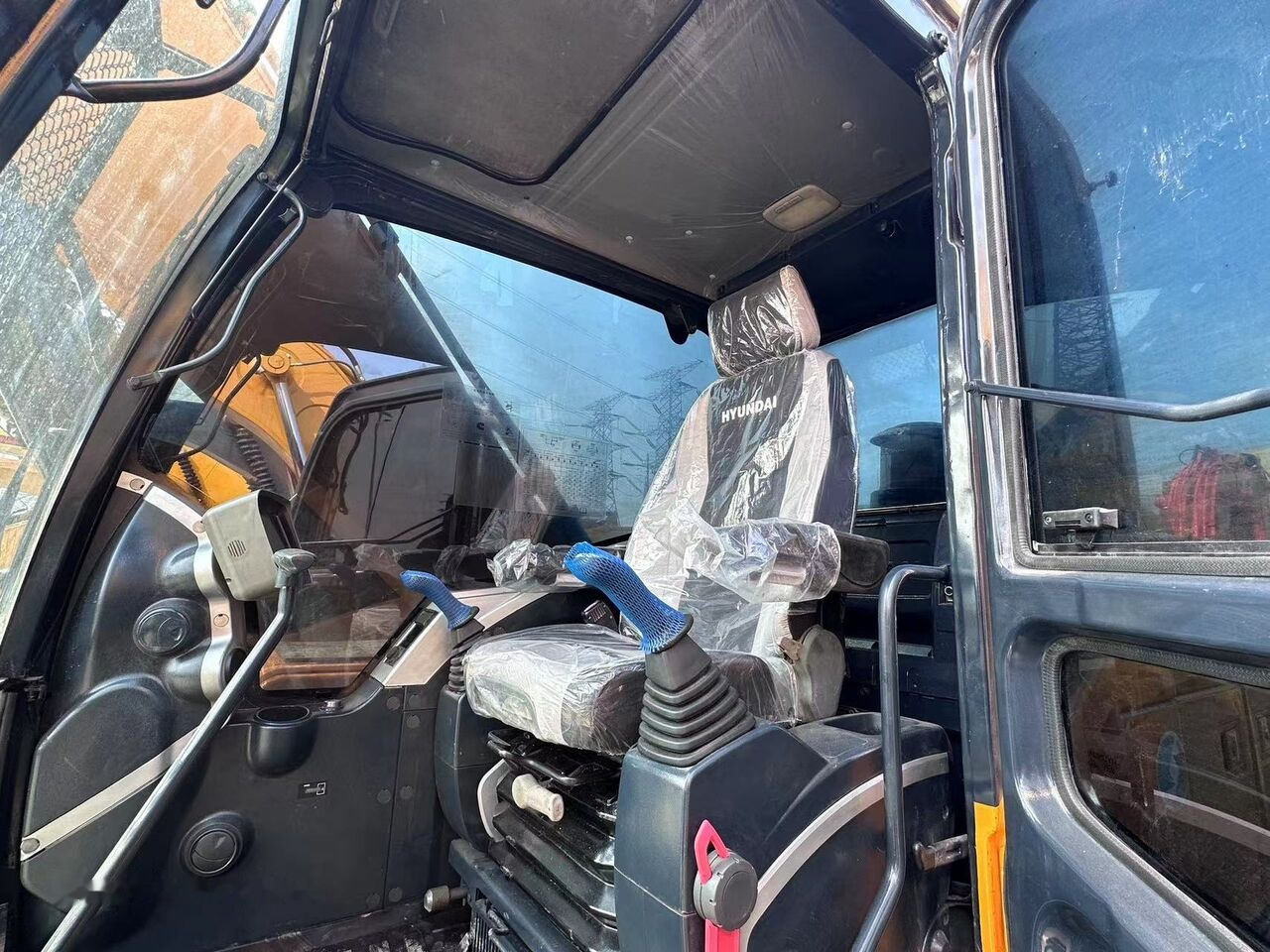 Hyundai R220-9S - Гусеничный экскаватор: фото 1 Hyundai R220-9S - Гусеничный экскаватор: фото 1