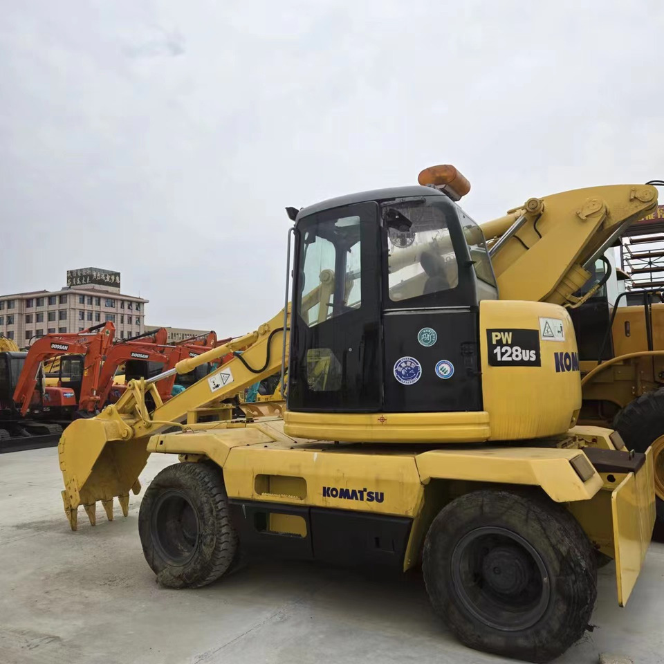 KOMATSU PC128US - Колёсный экскаватор: фото 3 KOMATSU PC128US - Колёсный экскаватор: фото 3