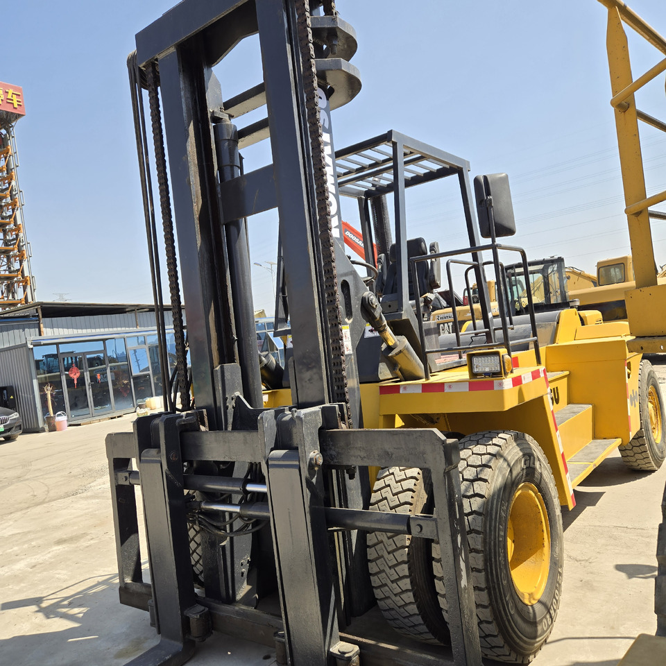 Komatsu FD200 - Дизельный погрузчик: фото 5 Komatsu FD200 - Дизельный погрузчик: фото 5