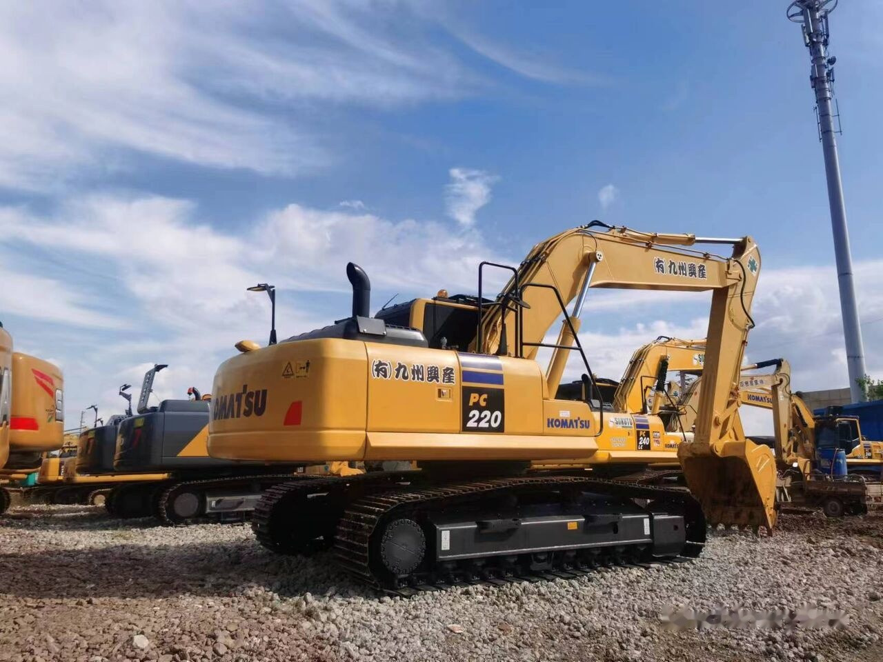 Komatsu PC220-8 MO - Гусеничный экскаватор: фото 3 Komatsu PC220-8 MO - Гусеничный экскаватор: фото 3