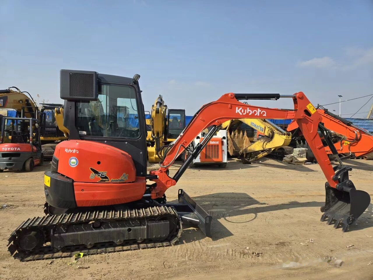 Kubota U35 - Мини-экскаватор: фото 1 Kubota U35 - Мини-экскаватор: фото 1