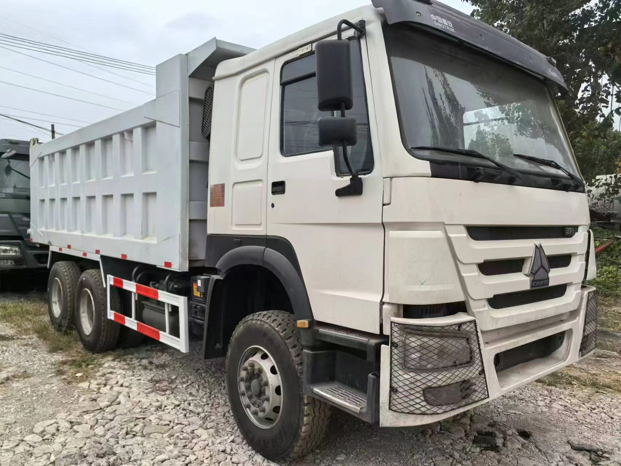 SINOTRUK HOWO 6x4 - Рефрижератор: фото 2 SINOTRUK HOWO 6x4 - Рефрижератор: фото 2