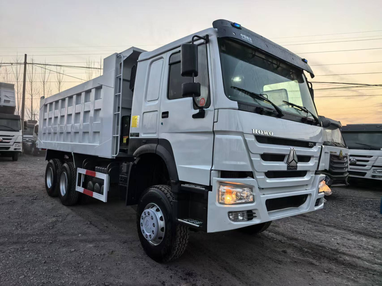 SINOTRUK HOWO 6x4 - Самосвал: фото 1 SINOTRUK HOWO 6x4 - Самосвал: фото 1