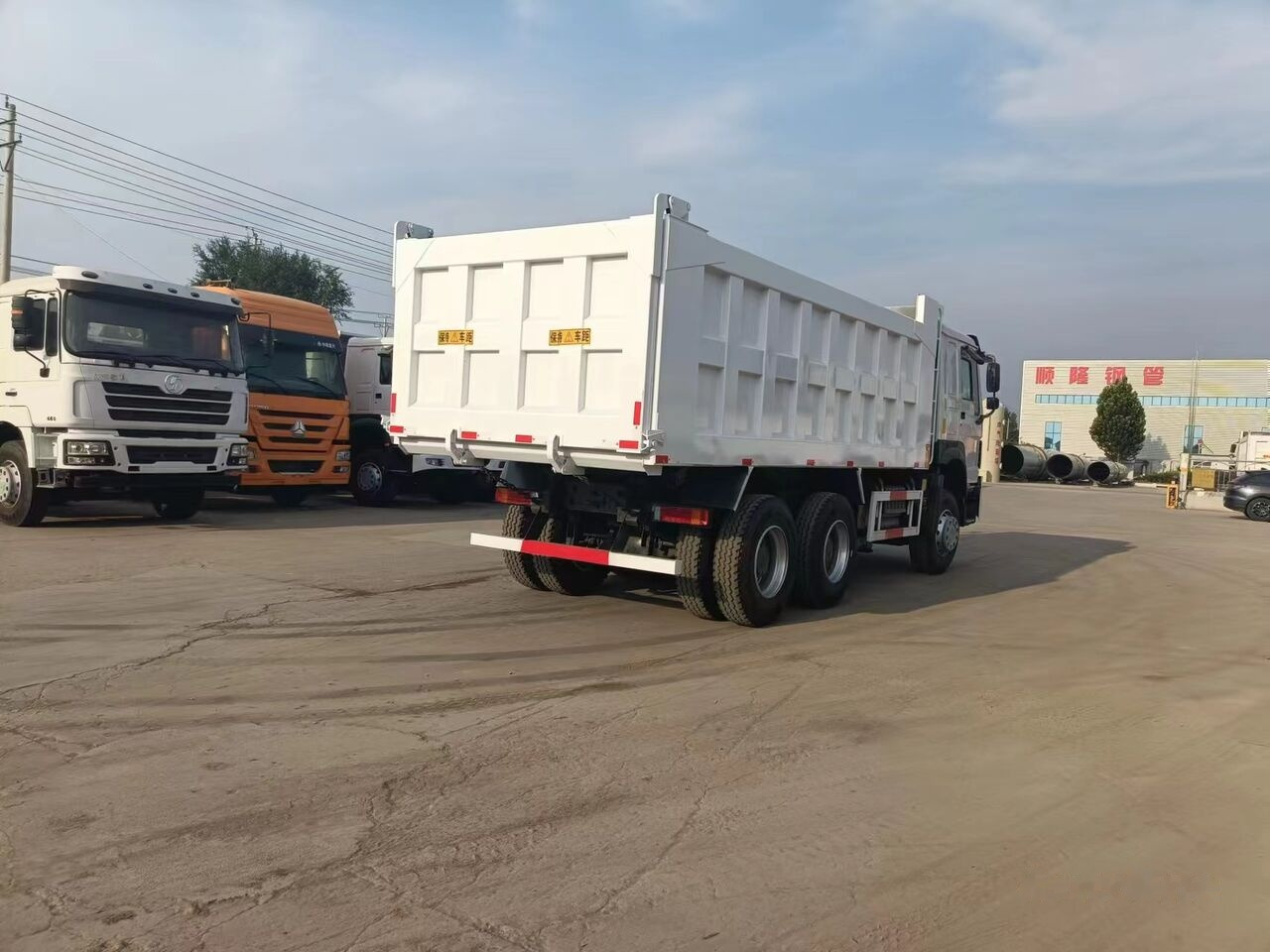 Sinotruk Howo 6*4 - Самосвал: фото 2 Sinotruk Howo 6*4 - Самосвал: фото 2