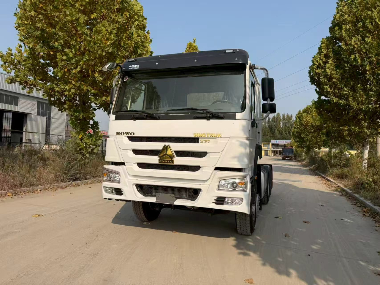 SINOTRUK HOWO tractor - Тягач: фото 2 SINOTRUK HOWO tractor - Тягач: фото 2