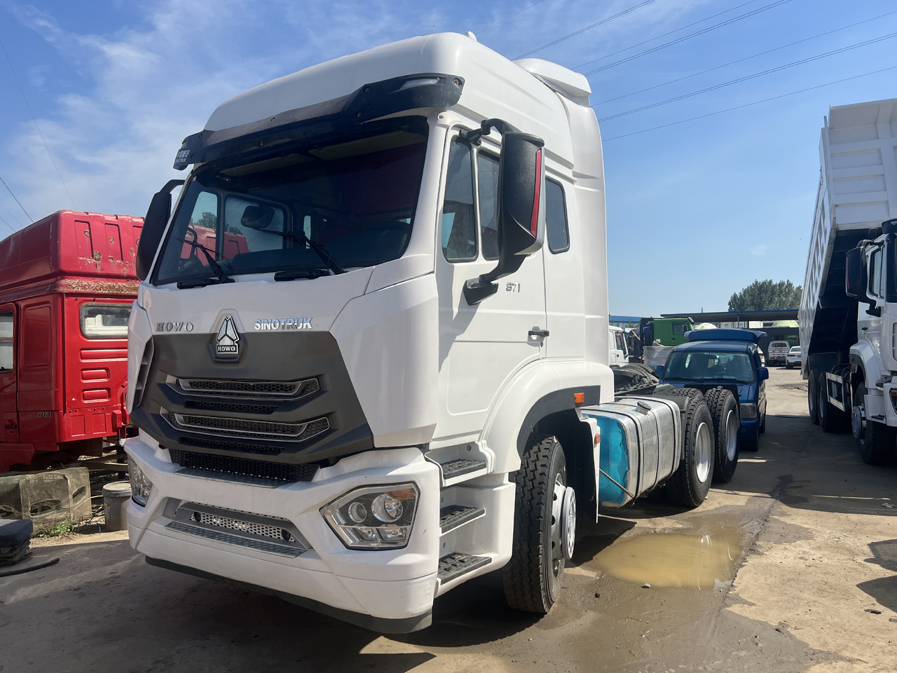 SINOTRUK HOWO trailer head - Тягач: фото 1 SINOTRUK HOWO trailer head - Тягач: фото 1