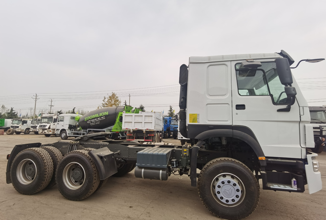 SINOTRUK HOWO trailer head - Тягач: фото 3 SINOTRUK HOWO trailer head - Тягач: фото 3