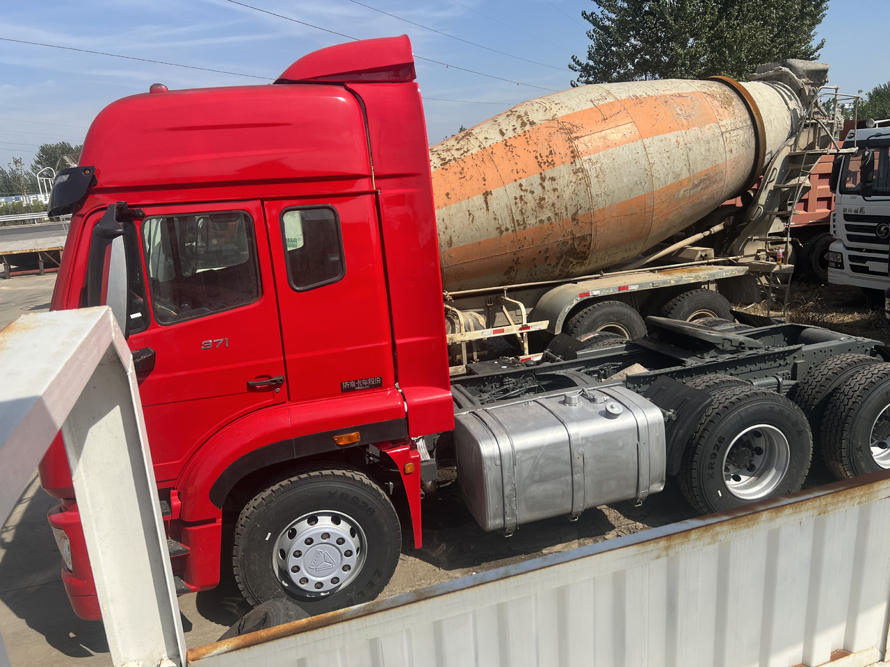 SINOTRUK HOWO trailer head - Тягач: фото 5 SINOTRUK HOWO trailer head - Тягач: фото 5