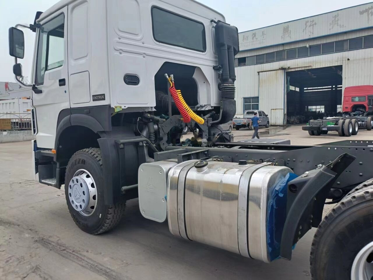 Sinotruk Howo 371 - Тягач: фото 4 Sinotruk Howo 371 - Тягач: фото 4