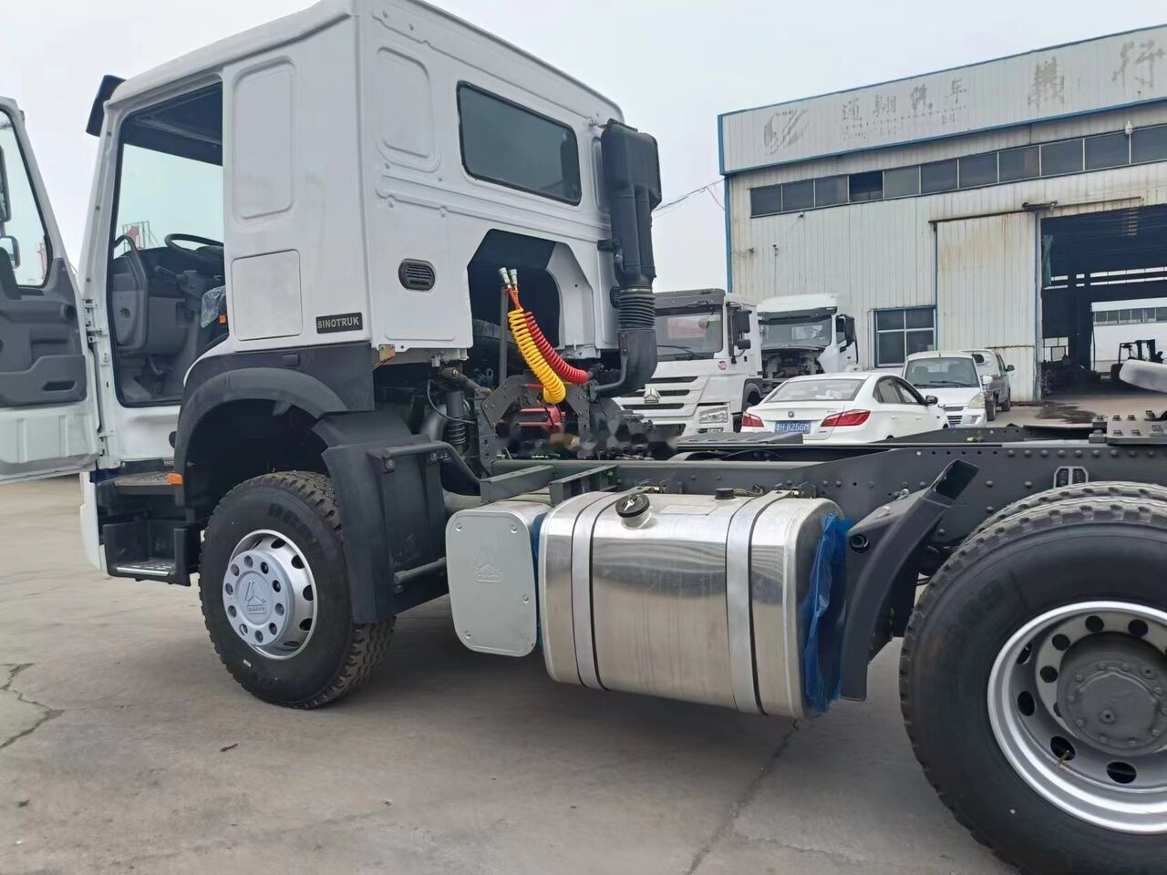 Sinotruk Howo 371 - Тягач: фото 2 Sinotruk Howo 371 - Тягач: фото 2