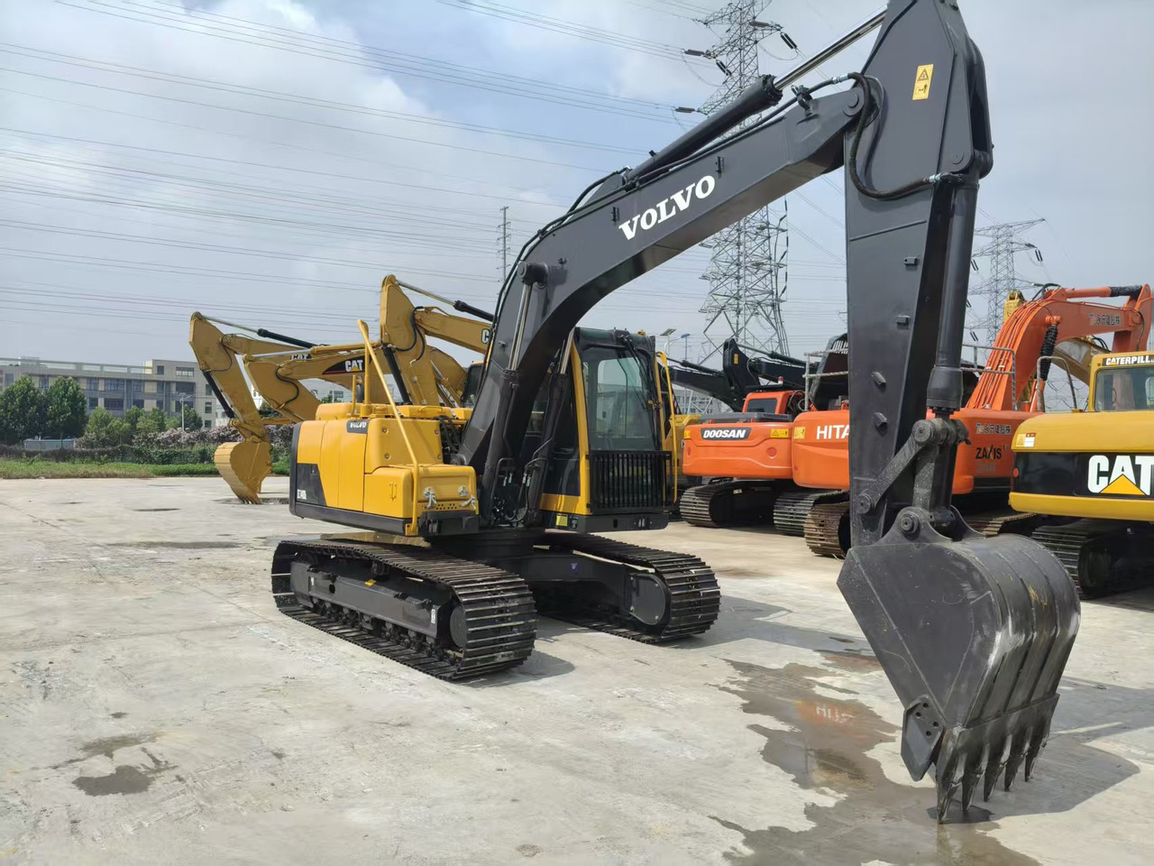 Volvo EC140DL - Гусеничный экскаватор: фото 2 Volvo EC140DL - Гусеничный экскаватор: фото 2