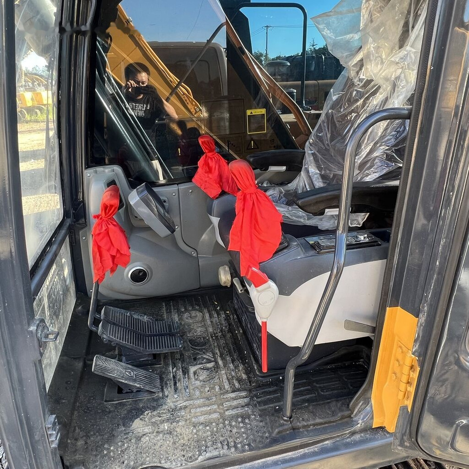 Гусеничный экскаватор XCMG XE215DA: фото 11 Гусеничный экскаватор XCMG XE215DA: фото 11