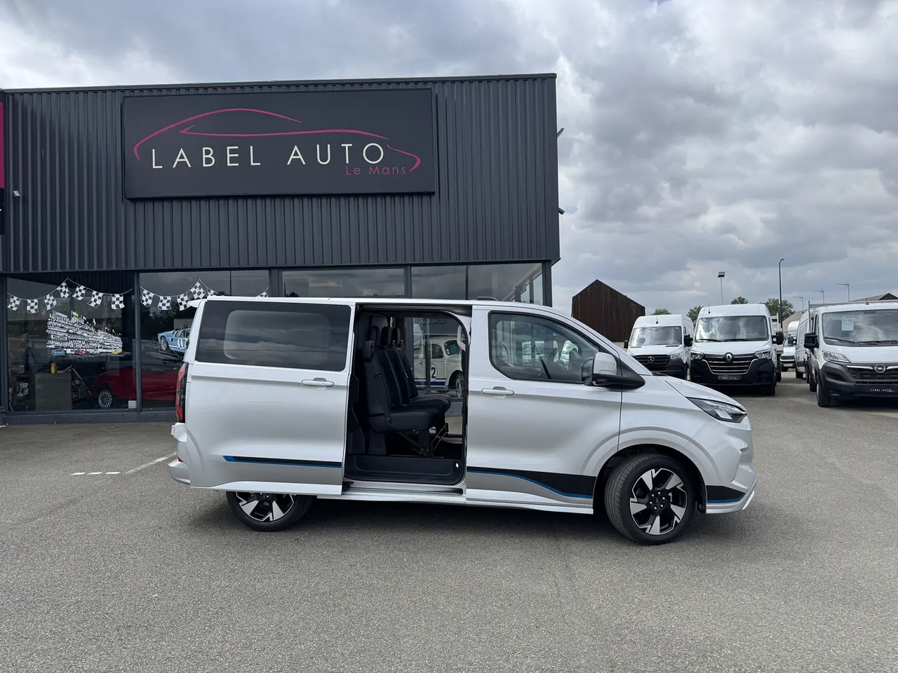 Ford Transit Custom 320 L1H1 2.0 ECOBLUE 170CH CABINE APPROFONDIE SPORT BVA8 - Грузопассажирский фургон: фото 1 Ford Transit Custom 320 L1H1 2.0 ECOBLUE 170CH CABINE APPROFONDIE SPORT BVA8 - Грузопассажирский фургон: фото 1