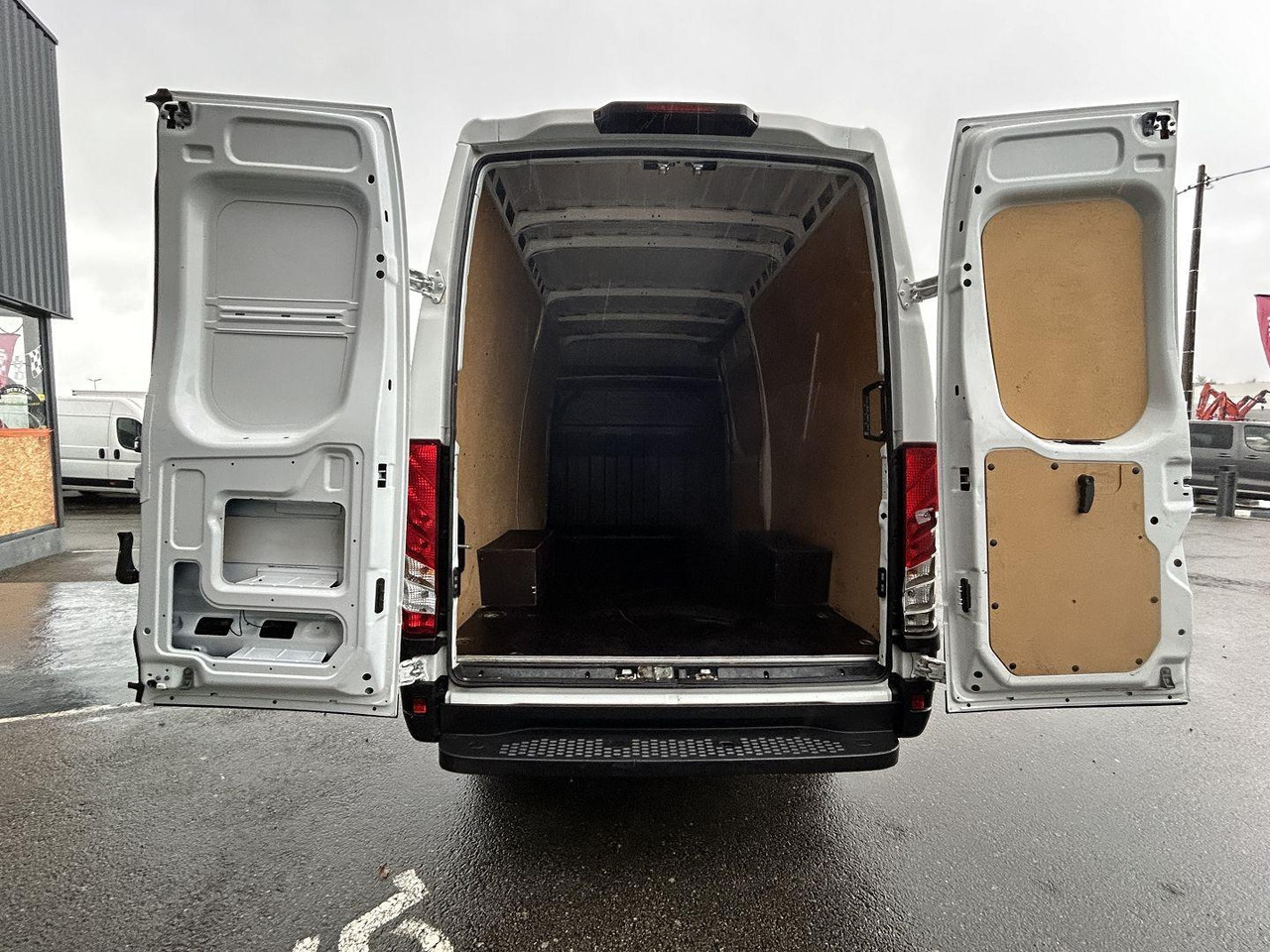Iveco Daily 35S14 V12 - Цельнометаллический фургон: фото 2 Iveco Daily 35S14 V12 - Цельнометаллический фургон: фото 2