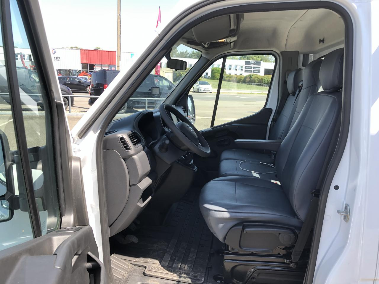 NISSAN INTERSTAR 3T5 2.3 DCI 165CH PLATEAU RIDELLES 4M50 - Малотоннажный бортовой грузовик: фото 5 NISSAN INTERSTAR 3T5 2.3 DCI 165CH PLATEAU RIDELLES 4M50 - Малотоннажный бортовой грузовик: фото 5