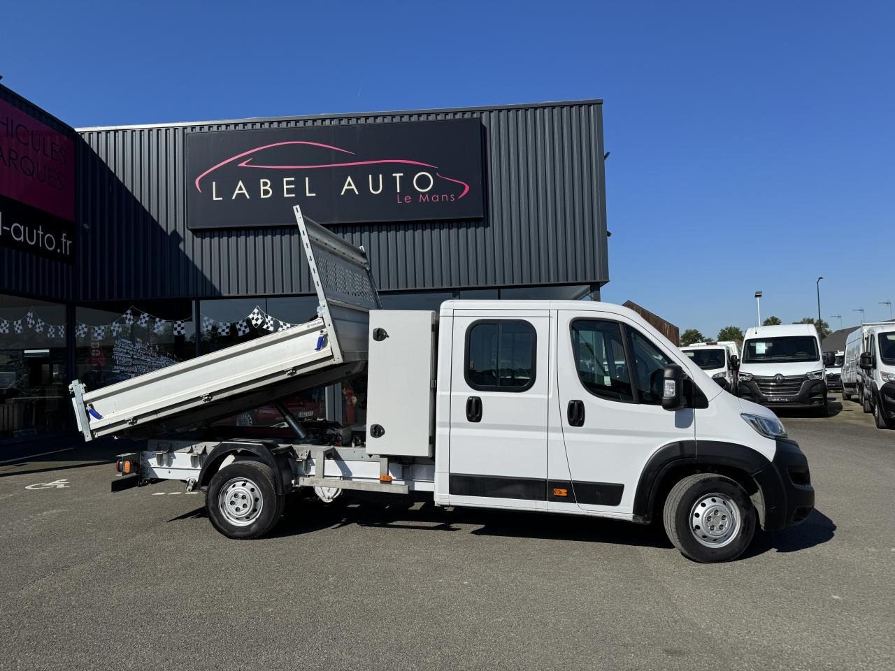 Opel Movano combi 165CH BLUEHDI S&S BENNE COFFRE DOUBLE CABINE 6 PLACES - Малотоннажный самосвал: фото 1 Opel Movano combi 165CH BLUEHDI S&S BENNE COFFRE DOUBLE CABINE 6 PLACES - Малотоннажный самосвал: фото 1