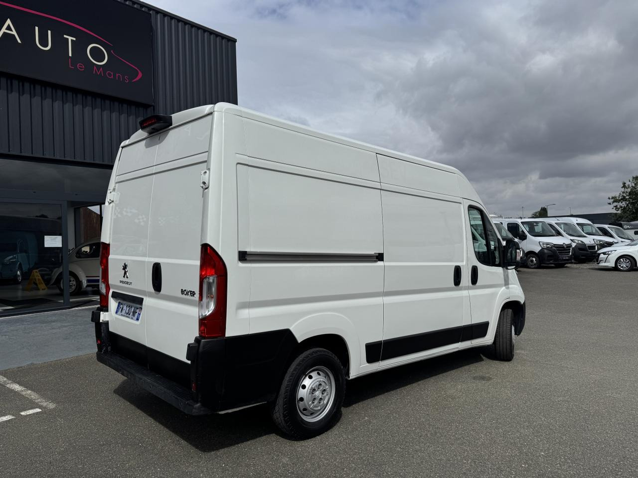 PEUGEOT Boxer Asphalt 333 L2H2 2.2 BlueHDi S&S - 120 III FOURGON TOLE Fourgon Tolé 333 L2H2 PHAS - Цельнометаллический фургон: фото 5 PEUGEOT Boxer Asphalt 333 L2H2 2.2 BlueHDi S&S - 120 III FOURGON TOLE Fourgon Tolé 333 L2H2 PHAS - Цельнометаллический фургон: фото 5
