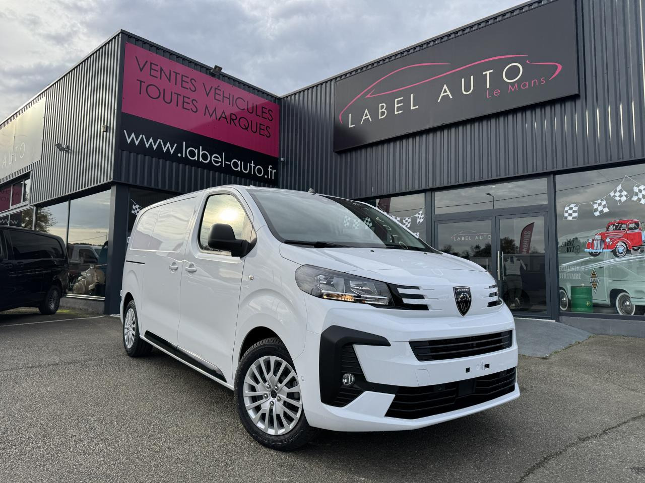 PEUGEOT Expert M 2.0 BlueHDi - 180 S&S - BV EAT8 III FOURGON Fourgon PHASE 2 - Цельнометаллический фургон: фото 4 PEUGEOT Expert M 2.0 BlueHDi - 180 S&S - BV EAT8 III FOURGON Fourgon PHASE 2 - Цельнометаллический фургон: фото 4