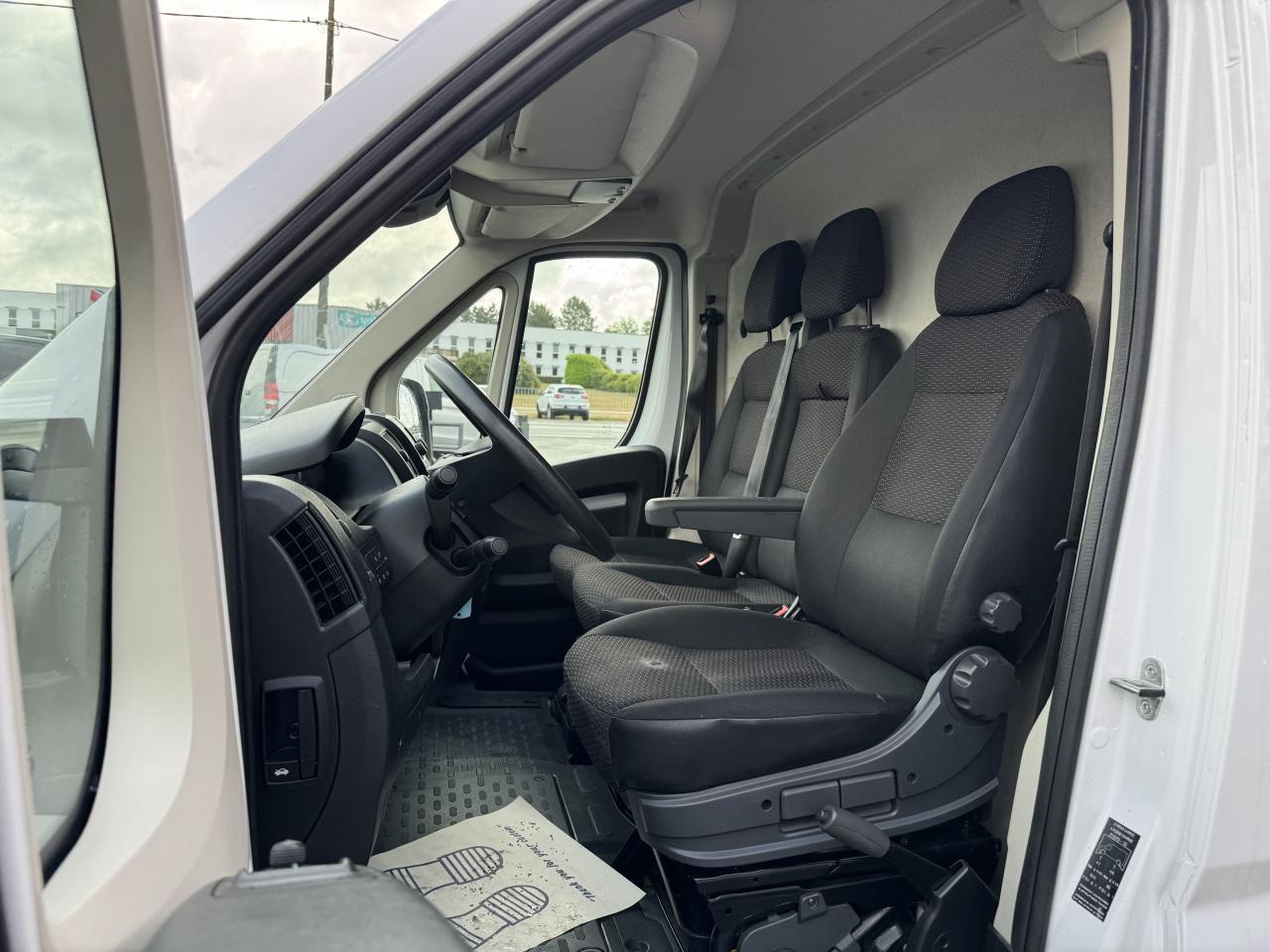 PEUGEOT boxer 333 L2H2 2.2 BLUEHDI S&S 140CH ASPHALT - Цельнометаллический фургон: фото 4 PEUGEOT boxer 333 L2H2 2.2 BLUEHDI S&S 140CH ASPHALT - Цельнометаллический фургон: фото 4