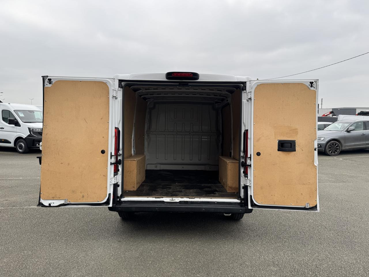 Peugeot Boxer 333 L1H1 2.2 BLUEHDI S&S 140CH ASPHALT - Цельнометаллический фургон: фото 2 Peugeot Boxer 333 L1H1 2.2 BLUEHDI S&S 140CH ASPHALT - Цельнометаллический фургон: фото 2