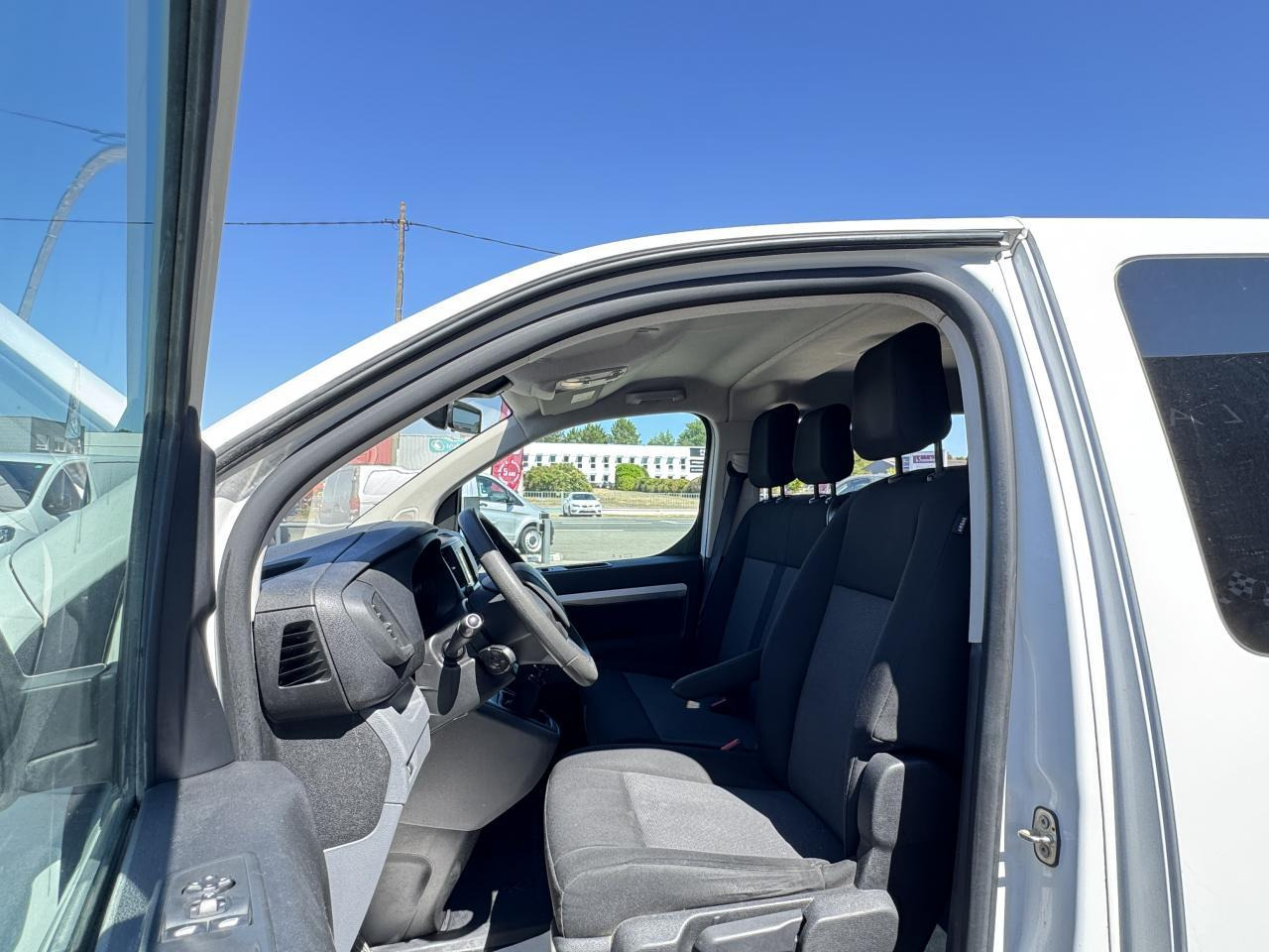 Peugeot Expert Standard 2.0 BlueHDI 150 S&S CABINE APPROFONDIE 6 PLACES - Грузопассажирский фургон: фото 4 Peugeot Expert Standard 2.0 BlueHDI 150 S&S CABINE APPROFONDIE 6 PLACES - Грузопассажирский фургон: фото 4