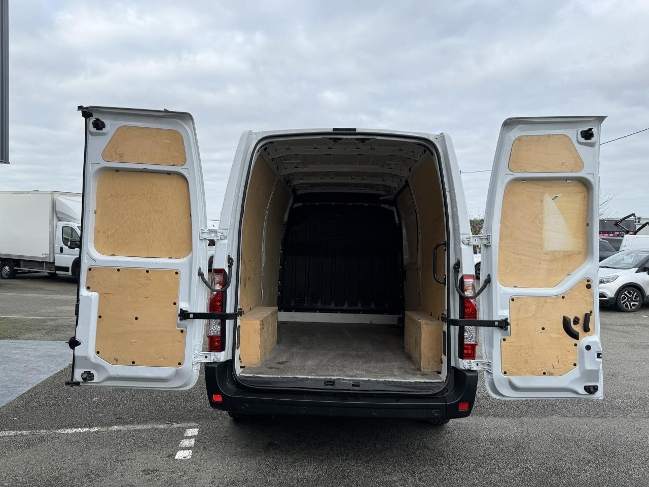 RENAULT MASTER 3T3 L2H2 2.3 DCI 135CH CONFORT - Цельнометаллический фургон: фото 3 RENAULT MASTER 3T3 L2H2 2.3 DCI 135CH CONFORT - Цельнометаллический фургон: фото 3