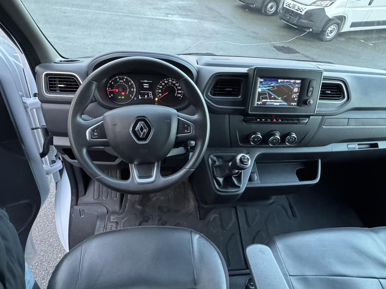 RENAULT Master Grand Confort F3300 L2H2 2.3 Blue dCi - 150 CH PORTE VERRE - Цельнометаллический фургон: фото 3 RENAULT Master Grand Confort F3300 L2H2 2.3 Blue dCi - 150 CH PORTE VERRE - Цельнометаллический фургон: фото 3