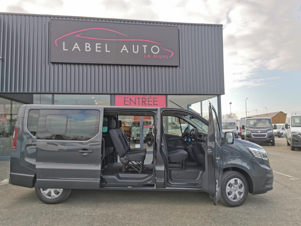 RENAULT Trafic L2 2.0 Energy dCi - 150 - S&S III COMBI Combi Zen L2H1 PHASE 3 - Микроавтобус, Пассажирский фургон: фото 3 RENAULT Trafic L2 2.0 Energy dCi - 150 - S&S III COMBI Combi Zen L2H1 PHASE 3 - Микроавтобус, Пассажирский фургон: фото 3