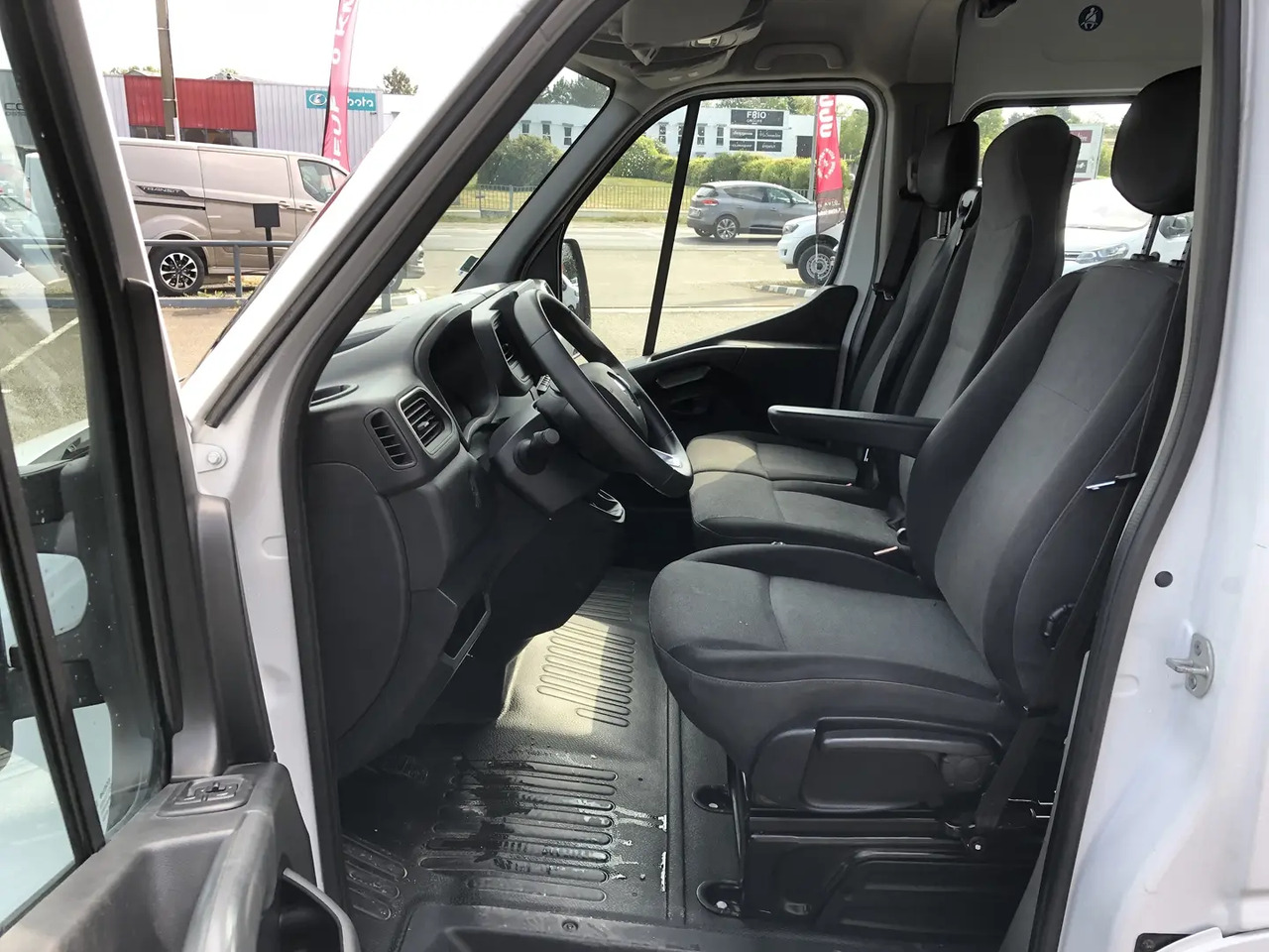 Renault Master F3300 L2H2 2.3 DCI 135CH CABINE APPROFONDIE CONFORT EURO6 - Грузопассажирский фургон: фото 5 Renault Master F3300 L2H2 2.3 DCI 135CH CABINE APPROFONDIE CONFORT EURO6 - Грузопассажирский фургон: фото 5