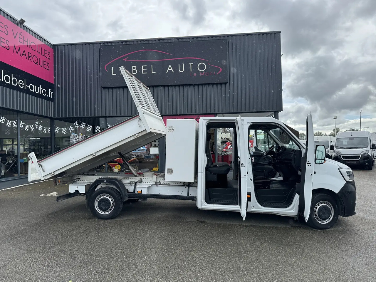 Renault Master RJ3500 L4 2.3 BLUE DCI 130CH DOUBLE CABINE CONFORT EUROVI - Малотоннажный самосвал, Грузопассажирский фургон: фото 1 Renault Master RJ3500 L4 2.3 BLUE DCI 130CH DOUBLE CABINE CONFORT EUROVI - Малотоннажный самосвал, Грузопассажирский фургон: фото 1