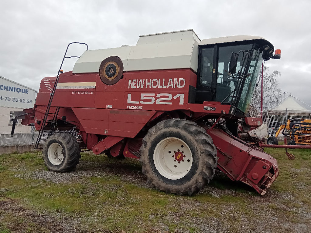 New Holland L521 intégrale - Зерноуборочный комбайн: фото 1 New Holland L521 intégrale - Зерноуборочный комбайн: фото 1