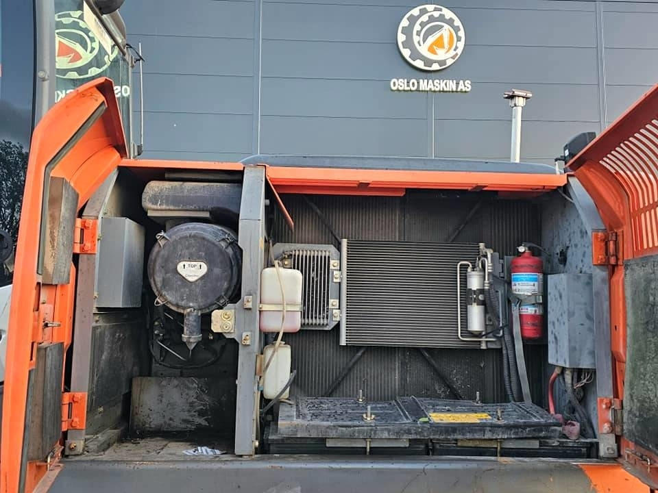 Гусеничный экскаватор Hitachi ZX 210 LC-3: фото 29