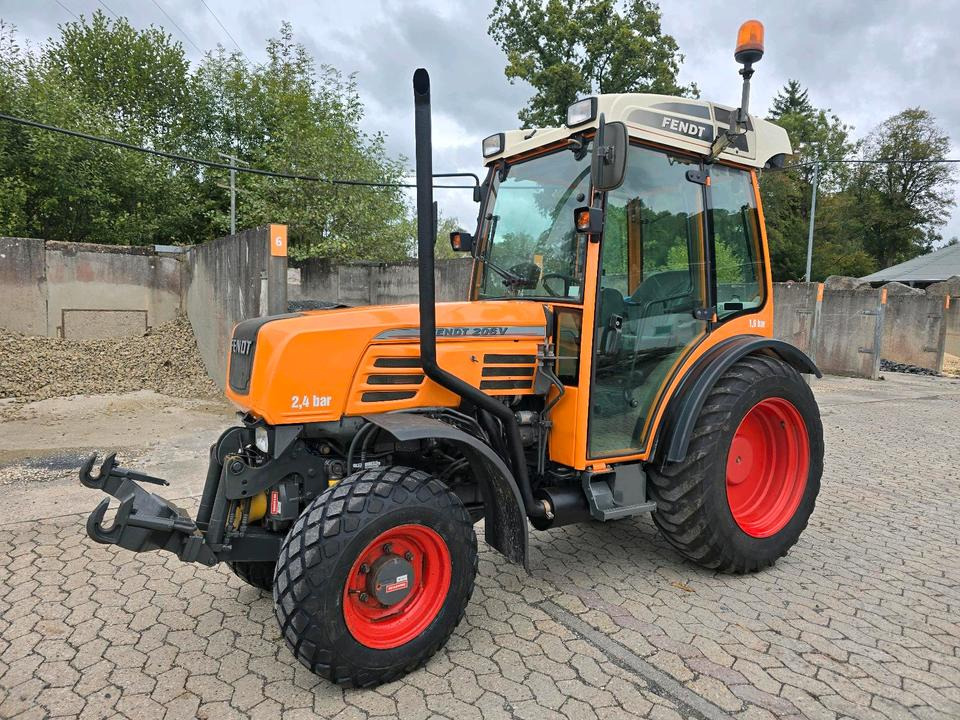 Fendt 206V Schmalspurtraktor Traktor Schlepper Weinbergtraktor 206 208 210 Farmer Favorit Obstbau Weinbau - Трактор: фото 1 Fendt 206V Schmalspurtraktor Traktor Schlepper Weinbergtraktor 206 208 210 Farmer Favorit Obstbau Weinbau - Трактор: фото 1
