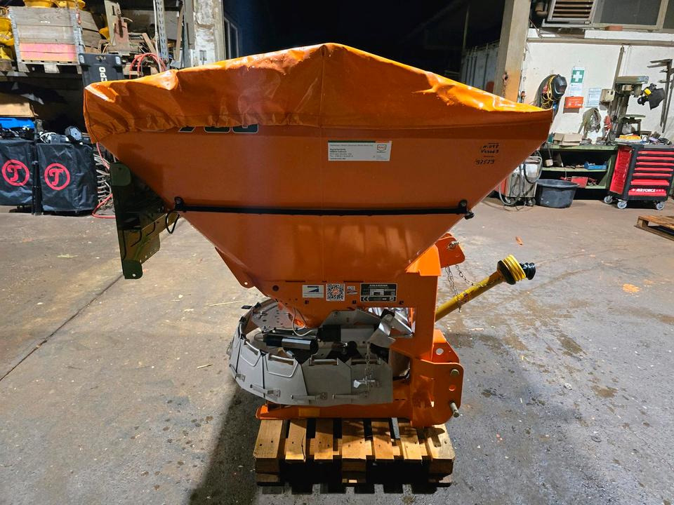 Neuer Amazone E+S 750 Salzstreuer Düngerstreuer Winterdienst Streuautomat Streusilo Solestreuer passend für Traktor Fendt Deutz Claas Case - Разбрасыватель песка/ Соли: фото 4 Neuer Amazone E+S 750 Salzstreuer Düngerstreuer Winterdienst Streuautomat Streusilo Solestreuer passend für Traktor Fendt Deutz Claas Case - Разбрасыватель песка/ Соли: фото 4