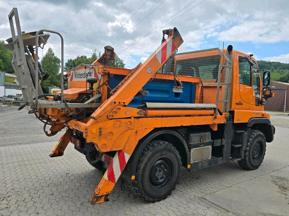 Unimog 405/10 U300 Bluetec 5 Mercedes-Benz U 300  UGE UGN mit Jotha Absetzkipper combi con 4518 Absetzer - Снегоуборочная машина: фото 4 Unimog 405/10 U300 Bluetec 5 Mercedes-Benz U 300  UGE UGN mit Jotha Absetzkipper combi con 4518 Absetzer - Снегоуборочная машина: фото 4