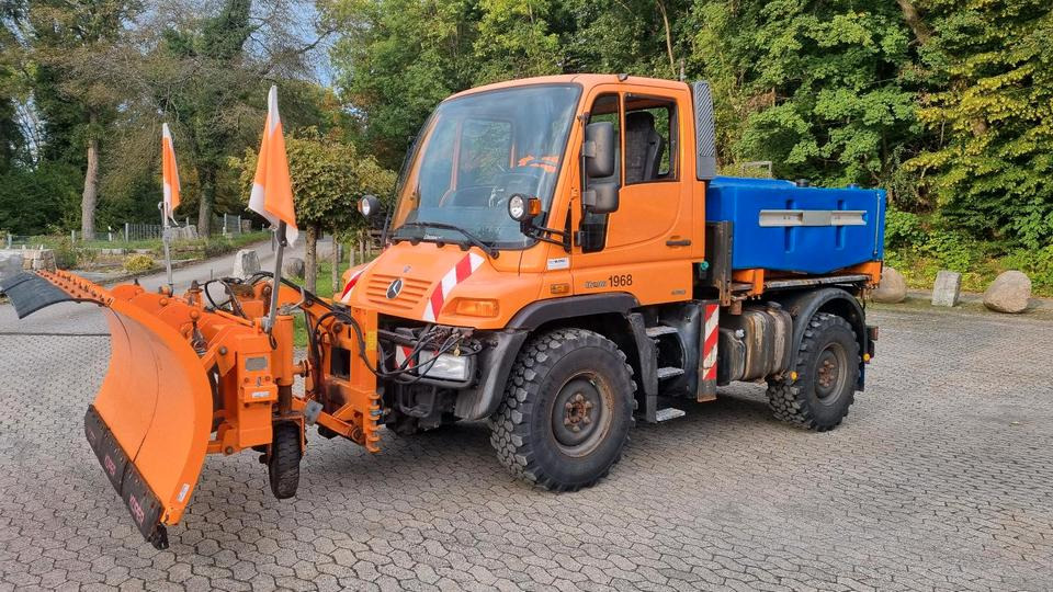 Zu Vermieten Unimog U 290 300 400 500 mit Winterdienstausstattung Schmidt Stratos Schneepflug Mercedes Benz - Снегоуборочная машина: фото 1 Zu Vermieten Unimog U 290 300 400 500 mit Winterdienstausstattung Schmidt Stratos Schneepflug Mercedes Benz - Снегоуборочная машина: фото 1