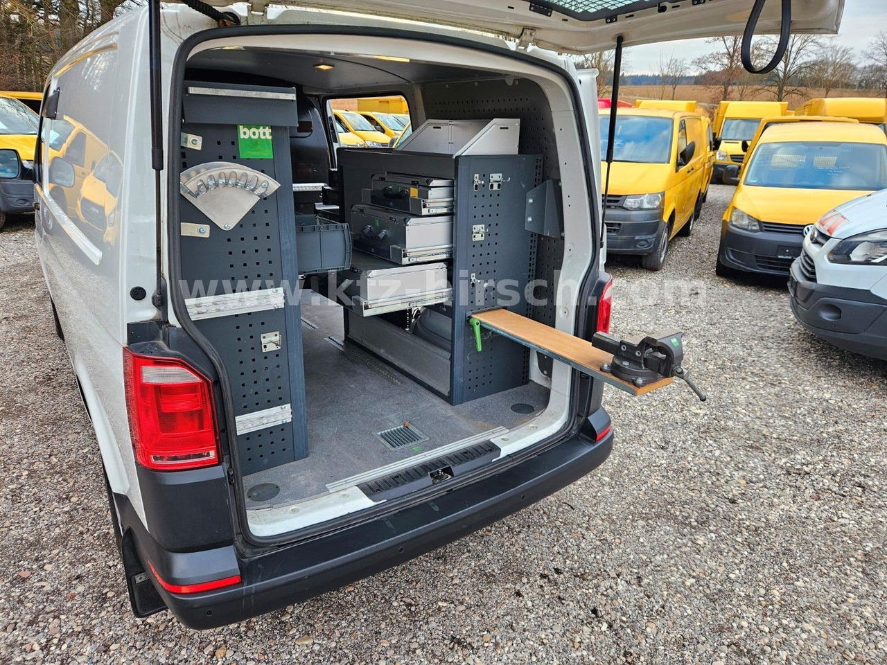 Volkswagen T6 Automatik/ DSG Sortimo Stdhzg Behindertenger. - Пассажирский фургон: фото 1 Volkswagen T6 Automatik/ DSG Sortimo Stdhzg Behindertenger. - Пассажирский фургон: фото 1