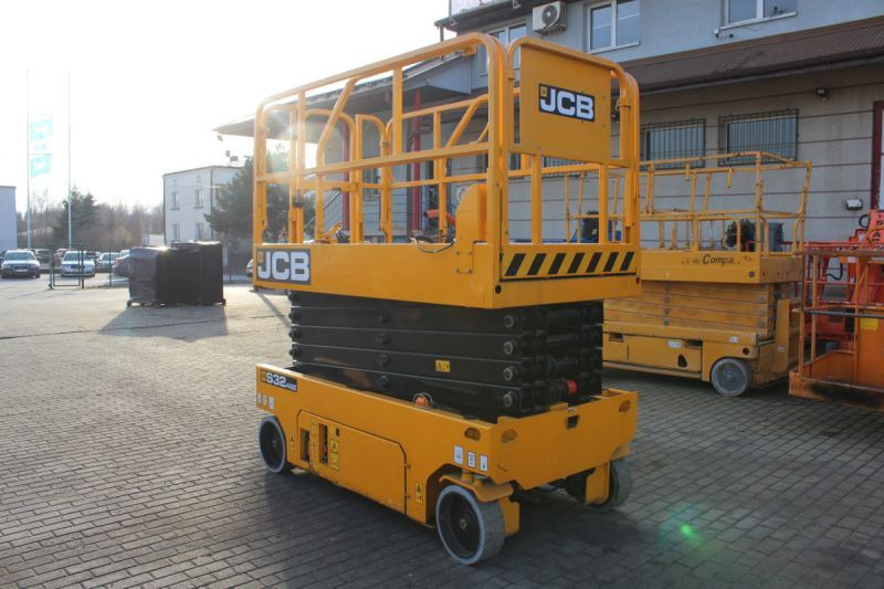 JCB podnośnik nożycowy elektryczny 12 m JCB S3246E electric scissor lift - Ножничный подъемник: фото 5 JCB podnośnik nożycowy elektryczny 12 m JCB S3246E electric scissor lift - Ножничный подъемник: фото 5