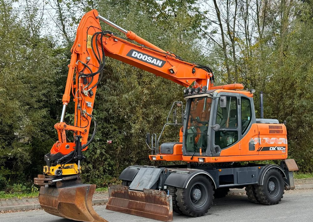 Doosan * DOOSAN DX160W *ROTOTILT* GPS 2D Leica * Sprowadzona * Stan Perfekcyjny * Koparka Kołowa * - Колёсный экскаватор: фото 1 Doosan * DOOSAN DX160W *ROTOTILT* GPS 2D Leica * Sprowadzona * Stan Perfekcyjny * Koparka Kołowa * - Колёсный экскаватор: фото 1