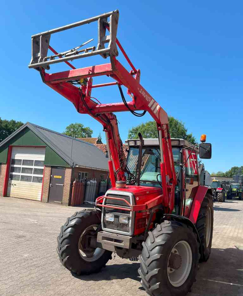 Massey Ferguson 6140 Dynashift met Mailleux voorlader tractoren *Verkocht/sold* - Трактор: фото 4 Massey Ferguson 6140 Dynashift met Mailleux voorlader tractoren *Verkocht/sold* - Трактор: фото 4