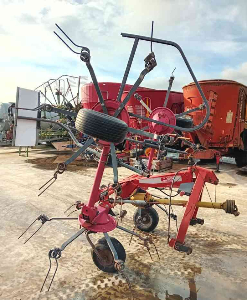 PZ Fanex 532 - Сеноворошилка: фото 4 PZ Fanex 532 - Сеноворошилка: фото 4