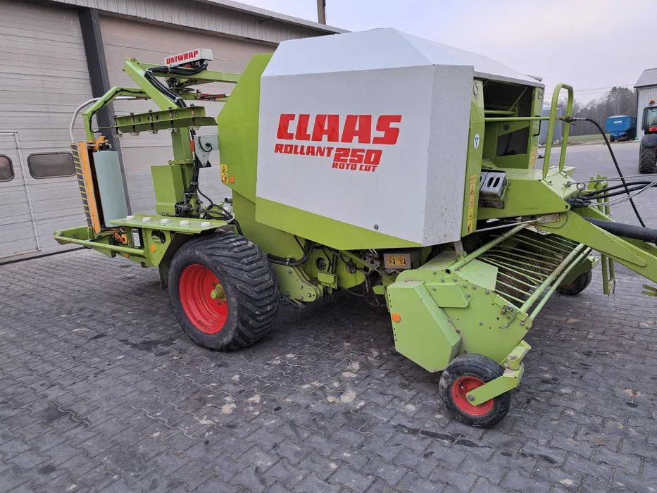 Claas 250 RC Uniwrap - Пресс-подборщик рулонный: фото 2 Claas 250 RC Uniwrap - Пресс-подборщик рулонный: фото 2