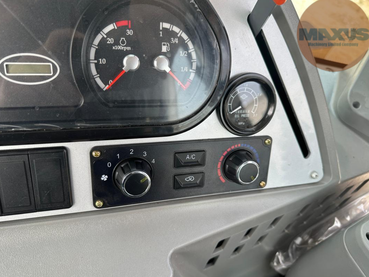 Новый Экскаватор-погрузчик Maxus Baggerlader 4cx / Buldoexcavator 4cx / Екскаватор-навантажувач 4cx / 4cx kotró-rakodógép / Koparko-ładowarka 4cx / Backhoe Loader 4CX: фото 6