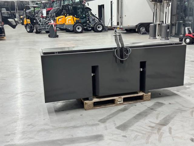 Fendt Frontkist, opbergbox - Запчасти для Сельскохозяйственной техники: фото 1 Fendt Frontkist, opbergbox - Запчасти для Сельскохозяйственной техники: фото 1