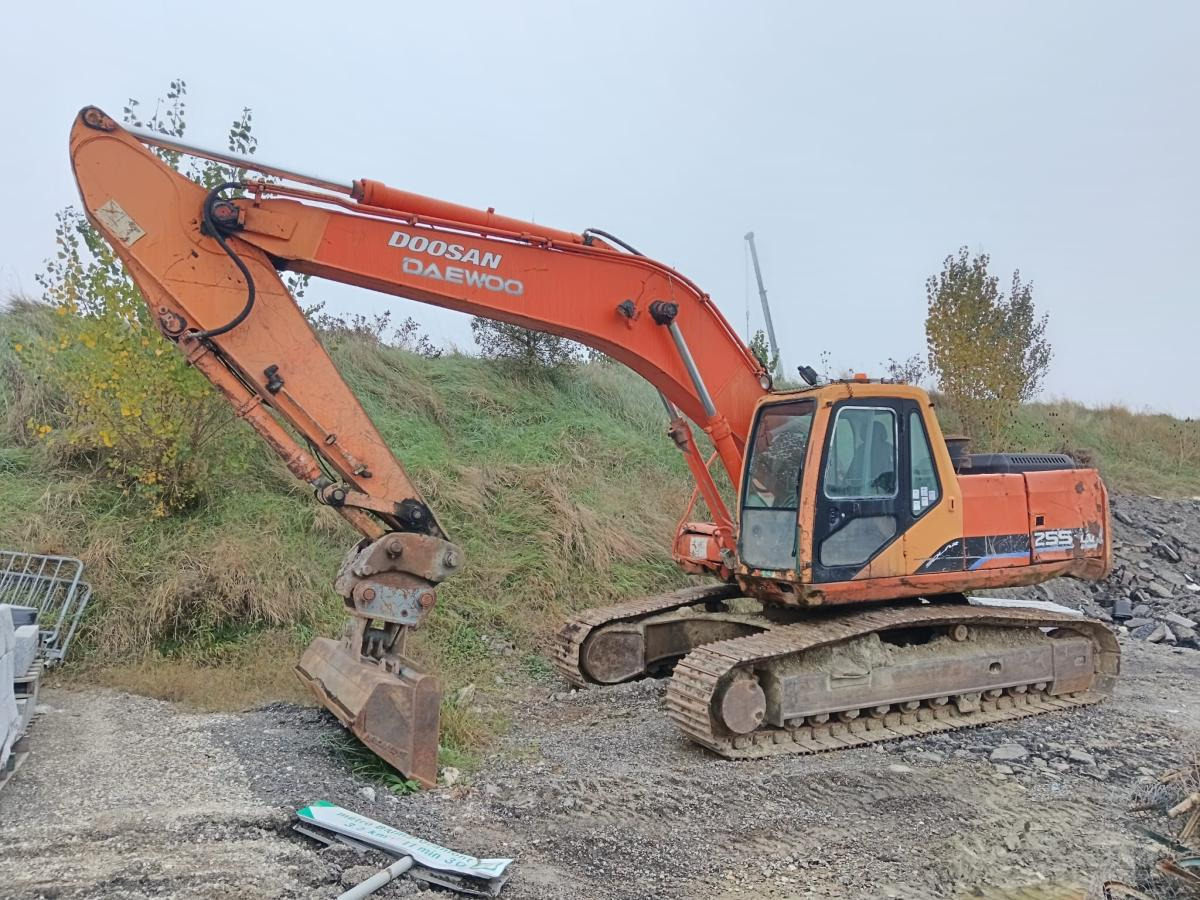 Doosan Solar 255LC-V - Гусеничный экскаватор: фото 1 Doosan Solar 255LC-V - Гусеничный экскаватор: фото 1