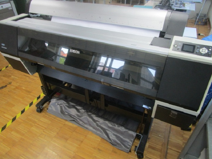 EPSON STYLUS PRO 9700 - Цифровая печатная машина: фото 3 EPSON STYLUS PRO 9700 - Цифровая печатная машина: фото 3