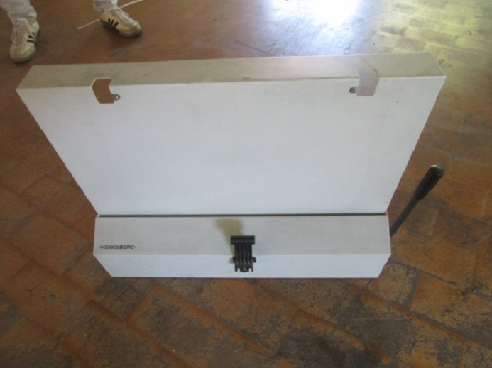 TISCH-PLATTENABKANTGERÄT G2.090.9051/01 FÜR SM 52 - Печатное оборудование: фото 2 TISCH-PLATTENABKANTGERÄT G2.090.9051/01 FÜR SM 52 - Печатное оборудование: фото 2