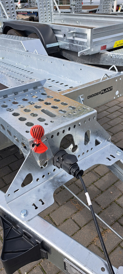 PRZYCZEPA Z RAMPĄ POD KOPARKĘ DO MINIKOPARKI 3500 / TRAILER WITH RAMPS FOR EXCAVATOR MINI EXCAVATOR 3500 - Прицеп для спецтехники: фото 5 PRZYCZEPA Z RAMPĄ POD KOPARKĘ DO MINIKOPARKI 3500 / TRAILER WITH RAMPS FOR EXCAVATOR MINI EXCAVATOR 3500 - Прицеп для спецтехники: фото 5