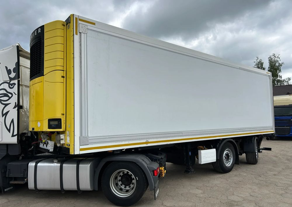 Krone CARRIER VECTOR 1550 / 2 OSIE / 22 PALETY / OŚ SKRĘTNA / WINDA + ROLETA !! - Полуприцеп-рефрижератор: фото 1 Krone CARRIER VECTOR 1550 / 2 OSIE / 22 PALETY / OŚ SKRĘTNA / WINDA + ROLETA !! - Полуприцеп-рефрижератор: фото 1